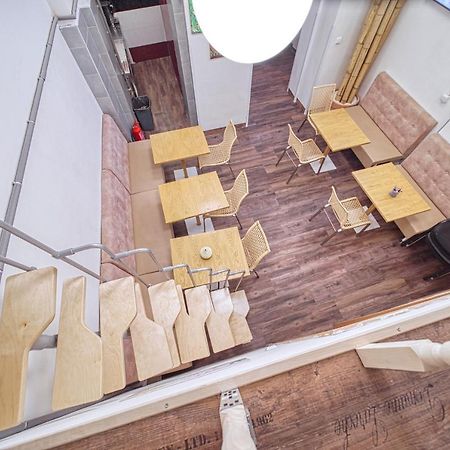 Hostel Orange Прага Экстерьер фото