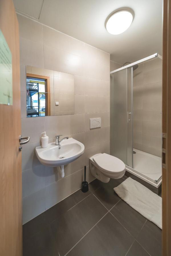 Hostel Orange Прага Экстерьер фото