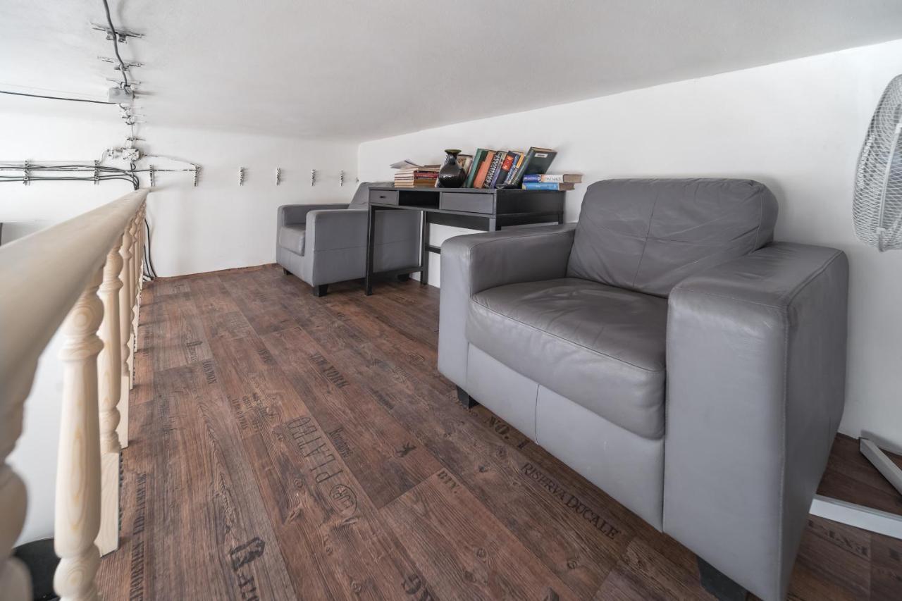 Hostel Orange Прага Экстерьер фото