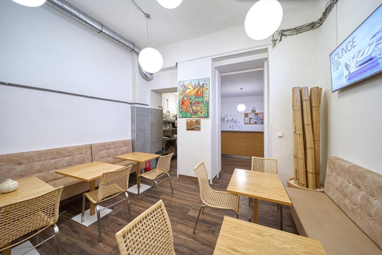 Hostel Orange Прага Экстерьер фото