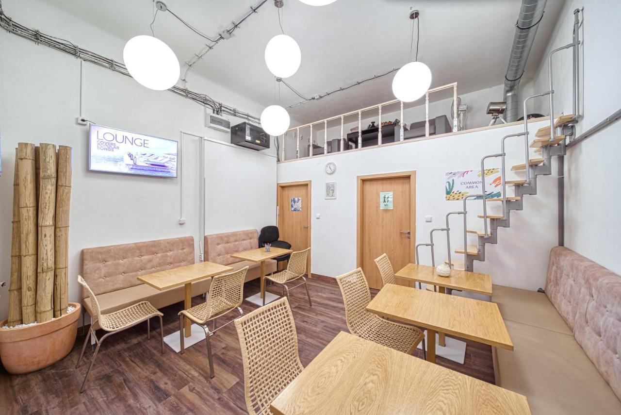 Hostel Orange Прага Экстерьер фото