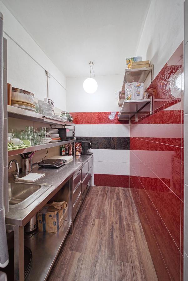 Hostel Orange Прага Экстерьер фото