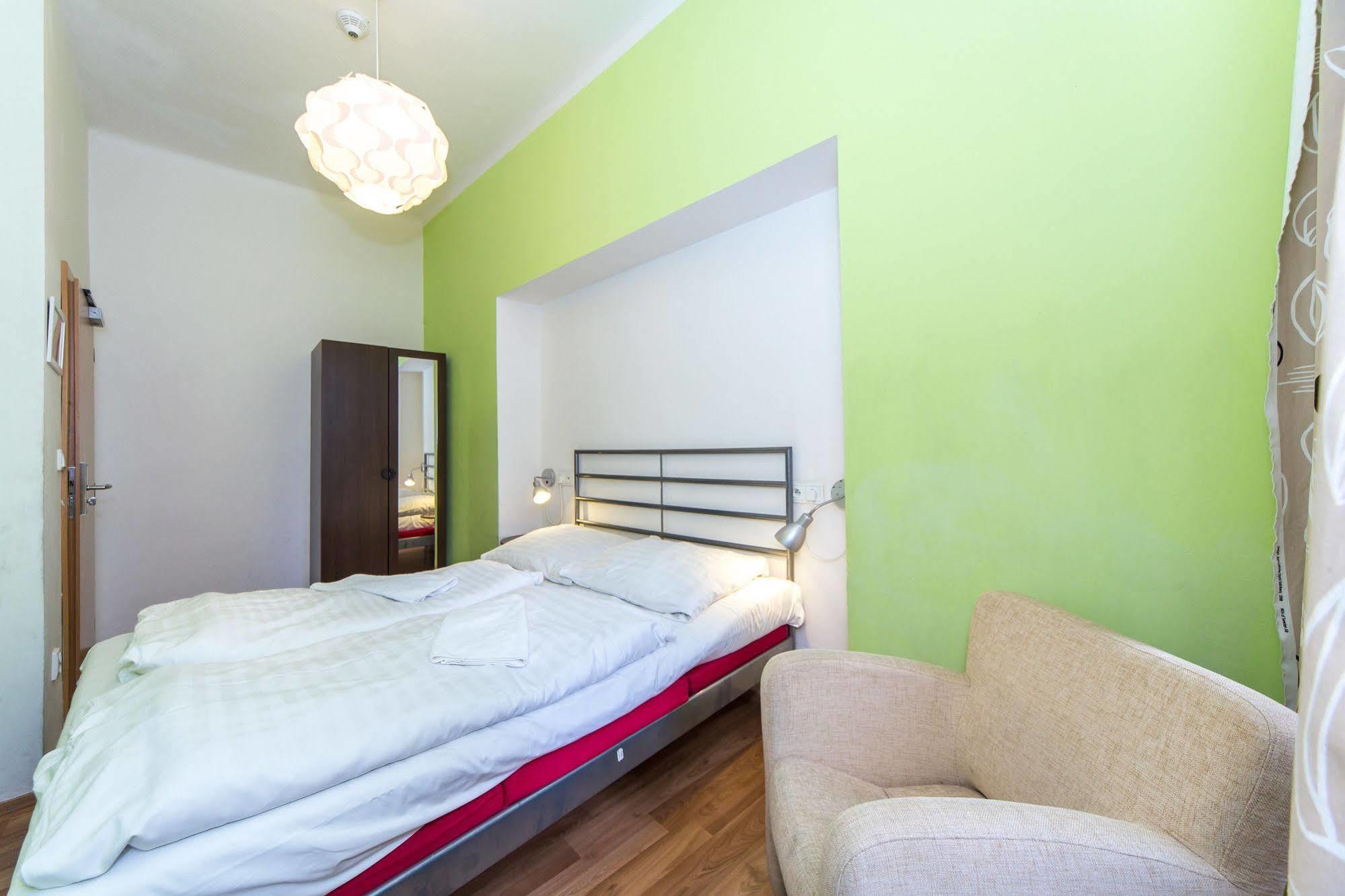 Hostel Orange Прага Экстерьер фото