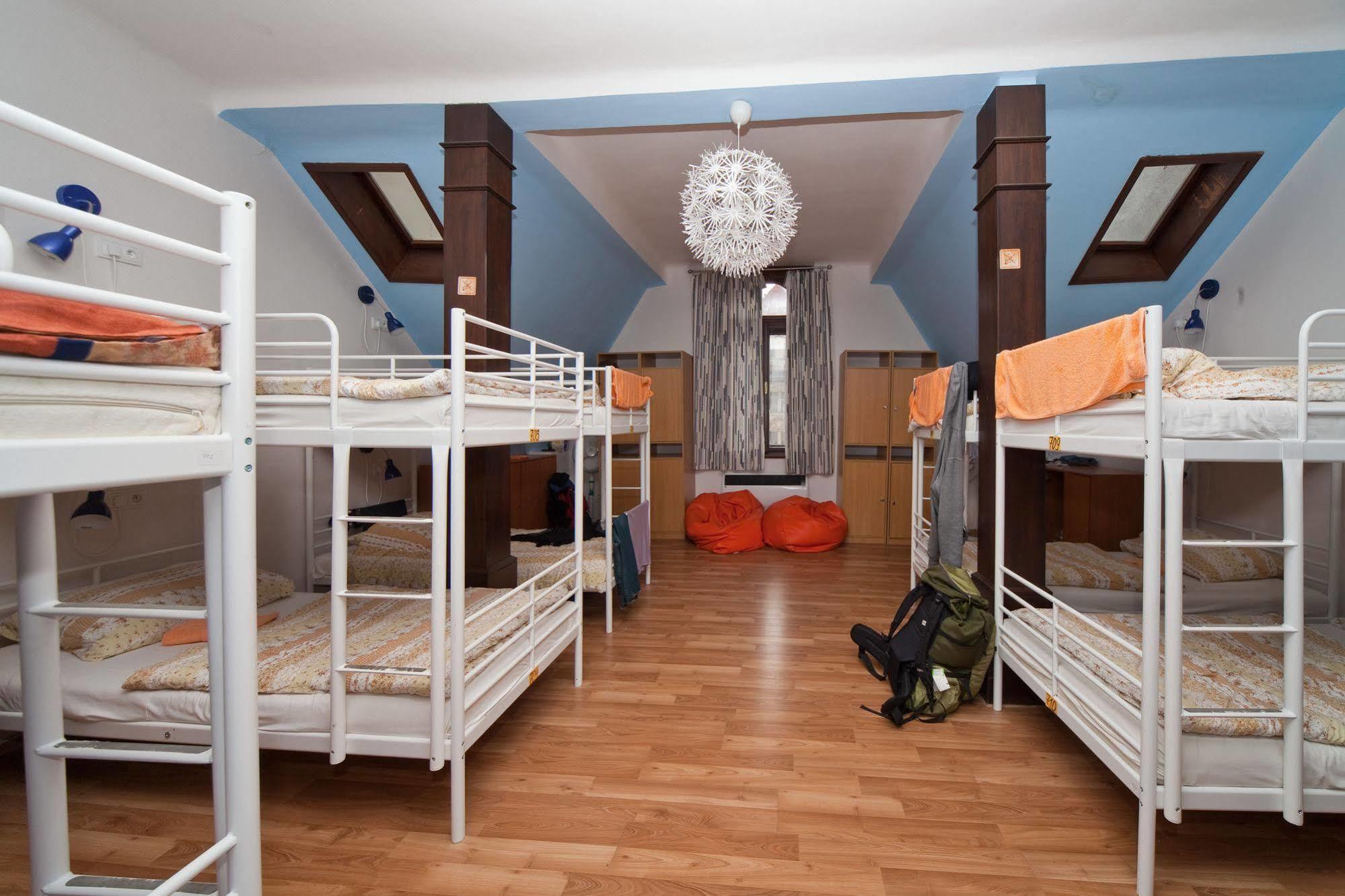 Hostel Orange Прага Экстерьер фото