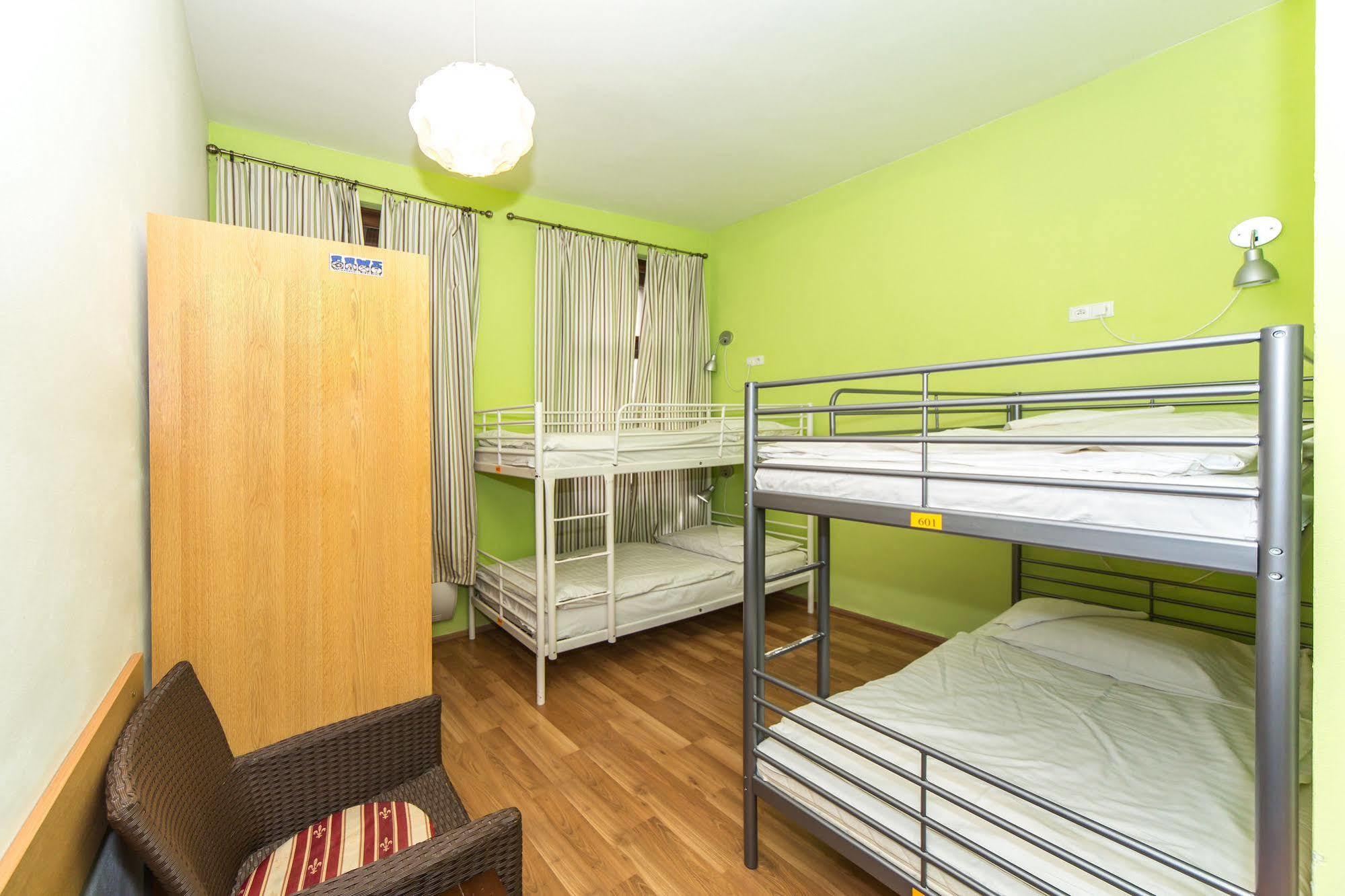 Hostel Orange Прага Экстерьер фото