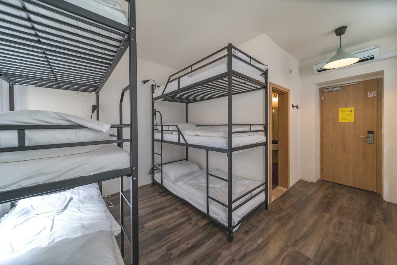 Hostel Orange Прага Экстерьер фото