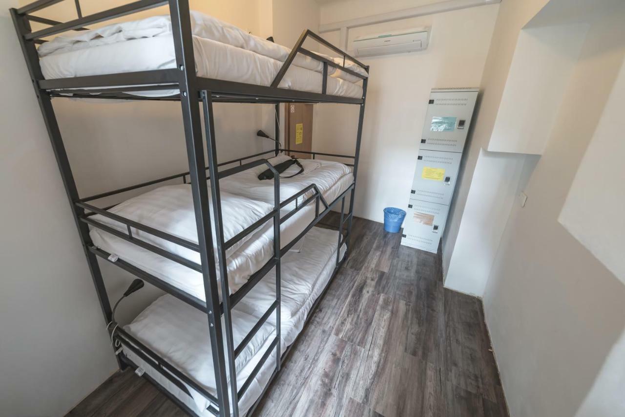 Hostel Orange Прага Экстерьер фото
