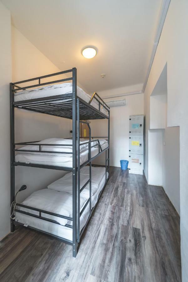 Hostel Orange Прага Экстерьер фото