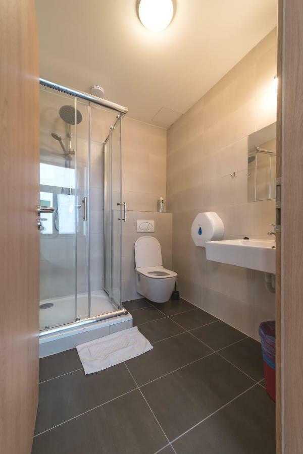 Hostel Orange Прага Экстерьер фото